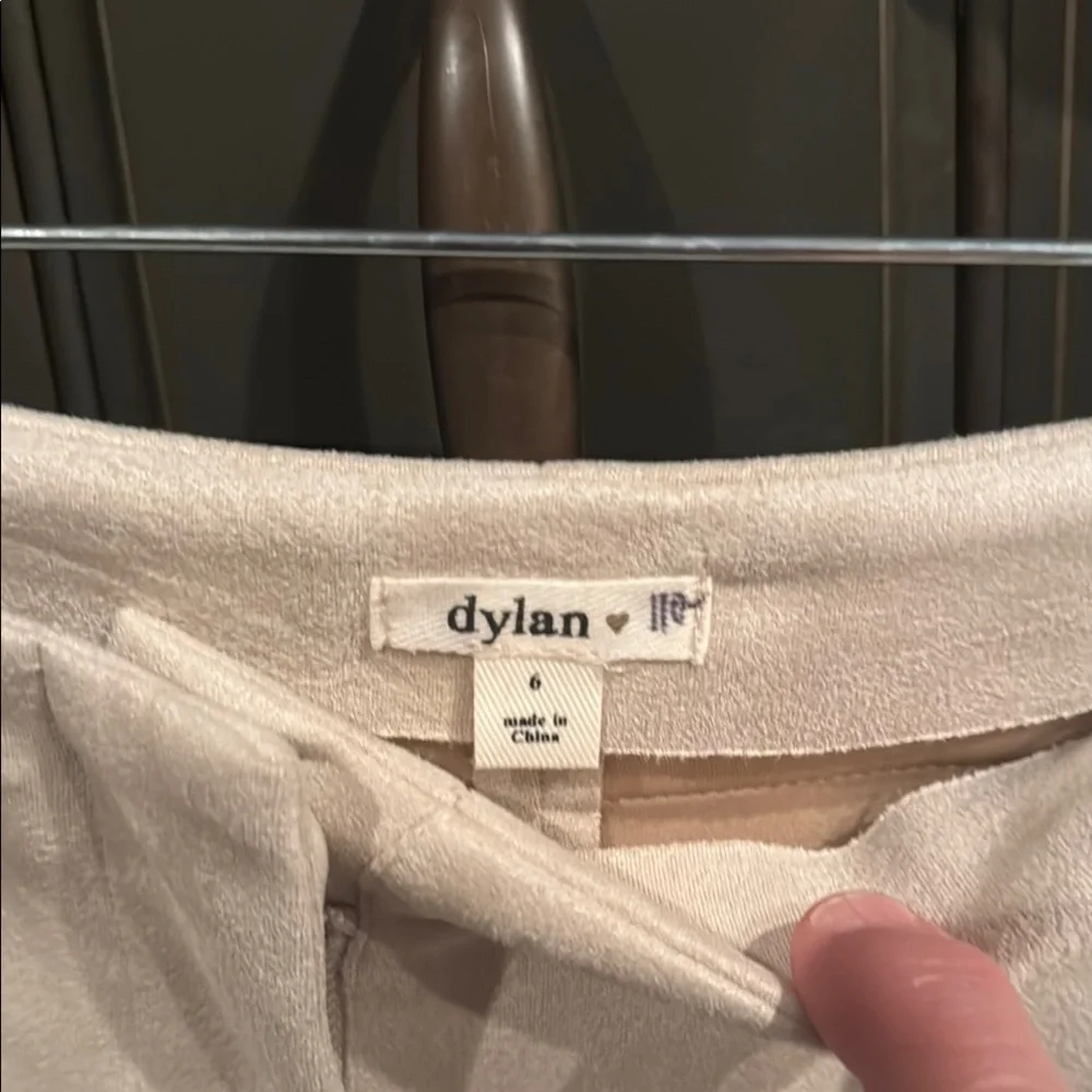 Dylan Cream Bermuda Shorts Tailored Sophistication